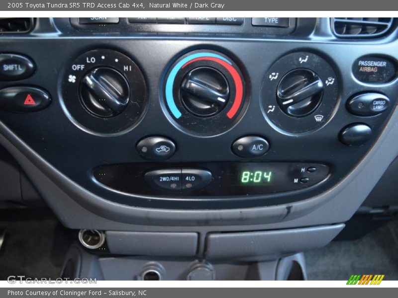 Controls of 2005 Tundra SR5 TRD Access Cab 4x4