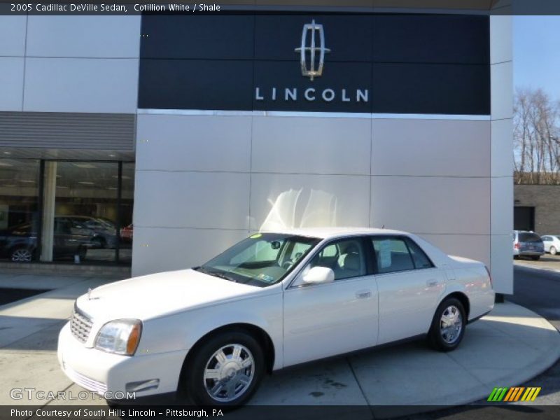 Cotillion White / Shale 2005 Cadillac DeVille Sedan