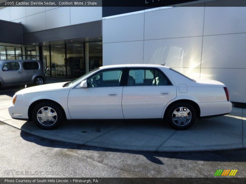 Cotillion White / Shale 2005 Cadillac DeVille Sedan