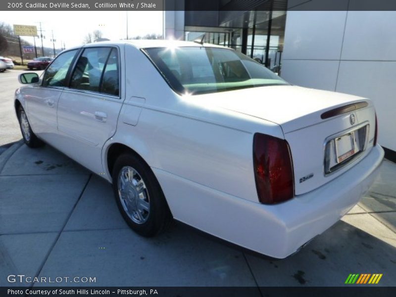 Cotillion White / Shale 2005 Cadillac DeVille Sedan