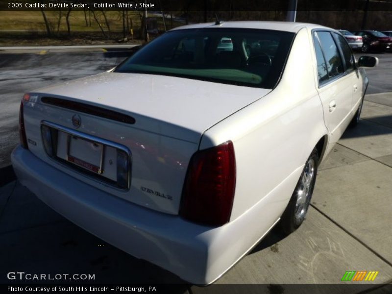 Cotillion White / Shale 2005 Cadillac DeVille Sedan