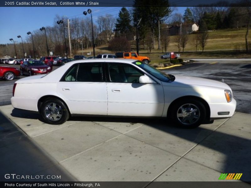Cotillion White / Shale 2005 Cadillac DeVille Sedan