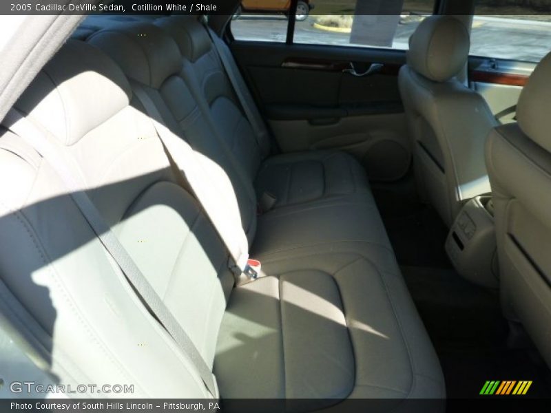 Cotillion White / Shale 2005 Cadillac DeVille Sedan