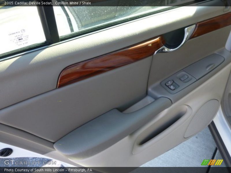 Cotillion White / Shale 2005 Cadillac DeVille Sedan