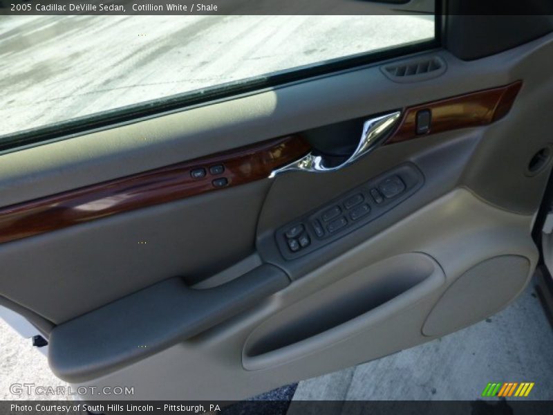 Cotillion White / Shale 2005 Cadillac DeVille Sedan