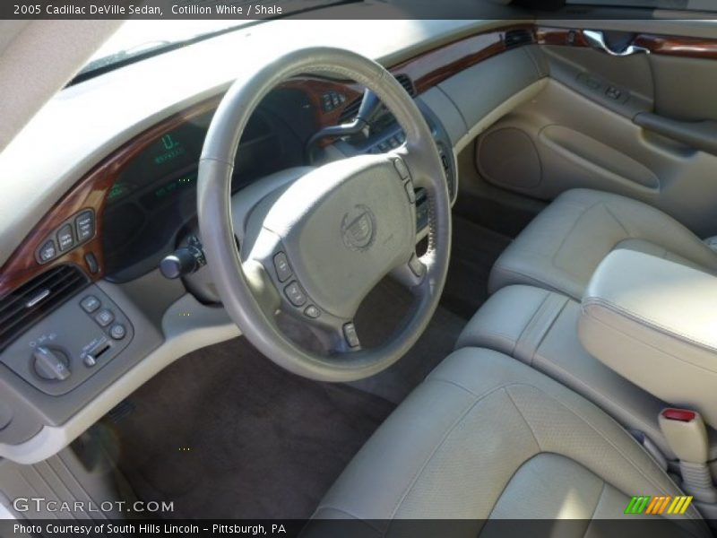 Cotillion White / Shale 2005 Cadillac DeVille Sedan