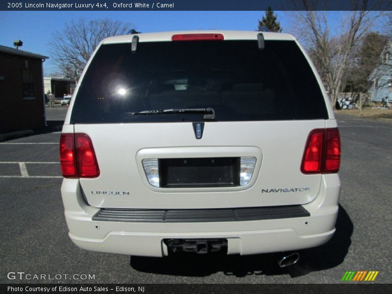  2005 Navigator Luxury 4x4 Oxford White