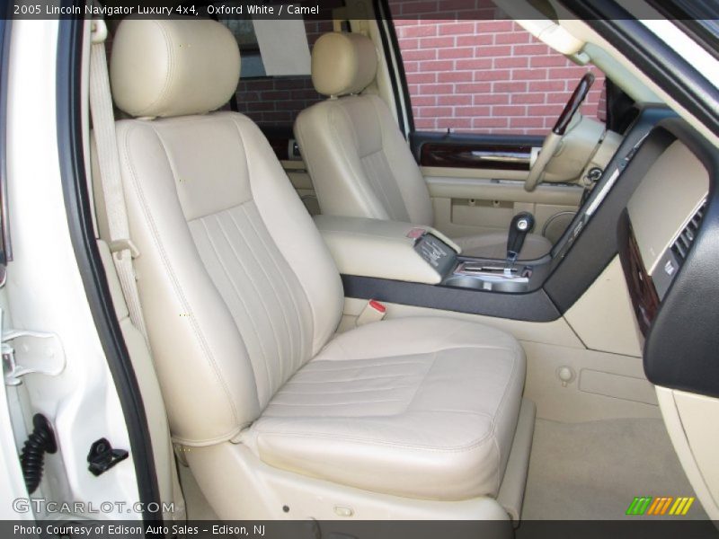 Front Seat of 2005 Navigator Luxury 4x4