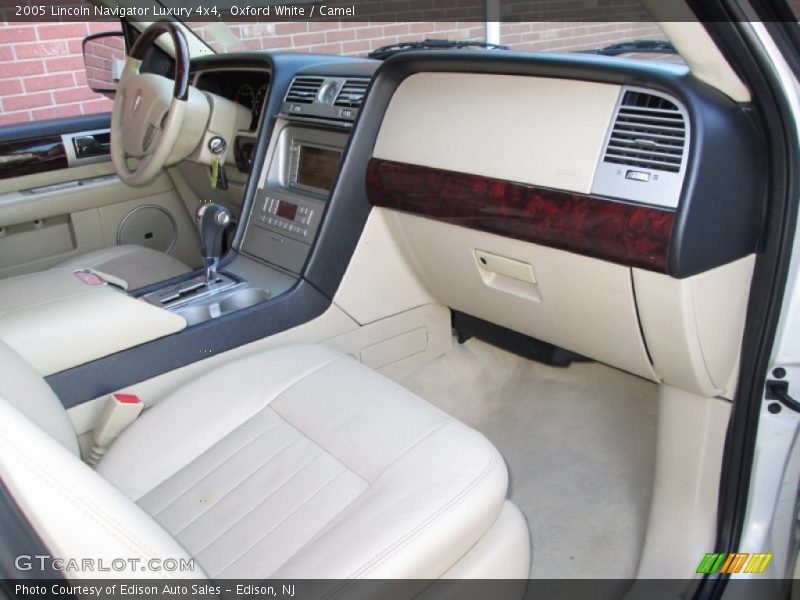 Dashboard of 2005 Navigator Luxury 4x4