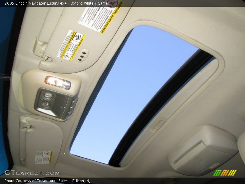 Sunroof of 2005 Navigator Luxury 4x4