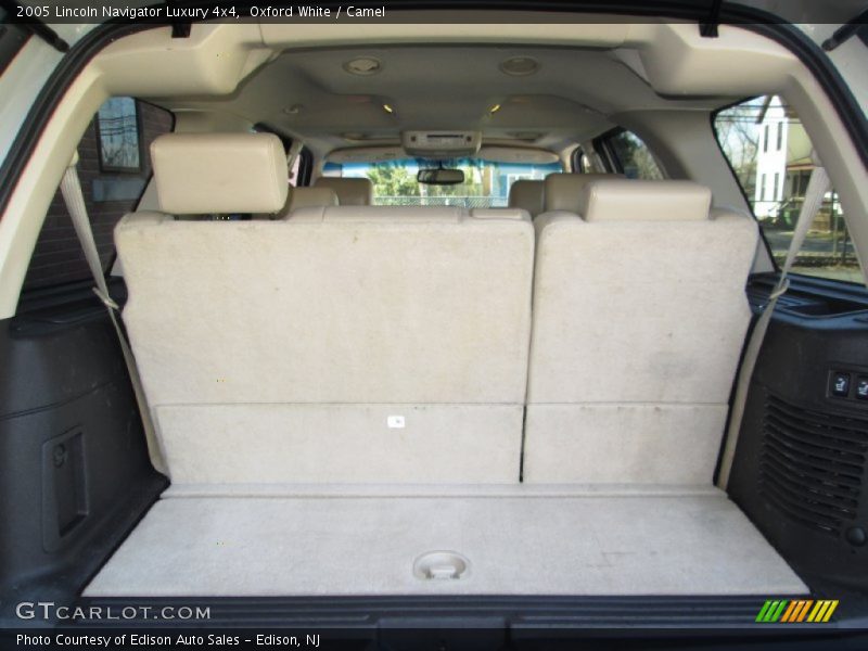  2005 Navigator Luxury 4x4 Trunk