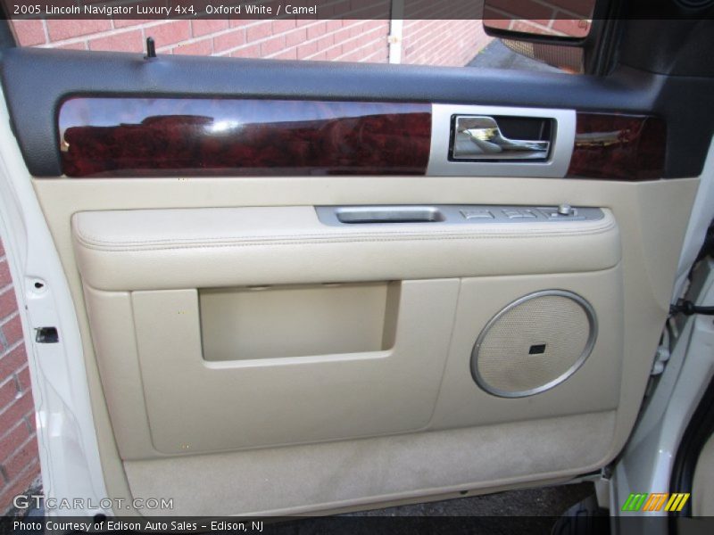 Oxford White / Camel 2005 Lincoln Navigator Luxury 4x4