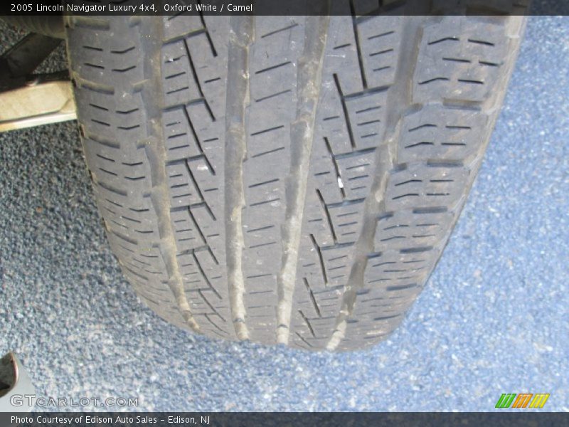 Oxford White / Camel 2005 Lincoln Navigator Luxury 4x4