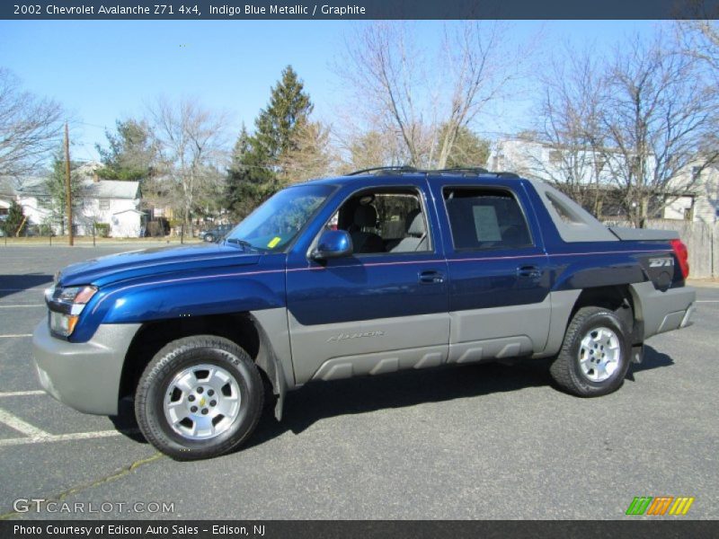 Front 3/4 View of 2002 Avalanche Z71 4x4
