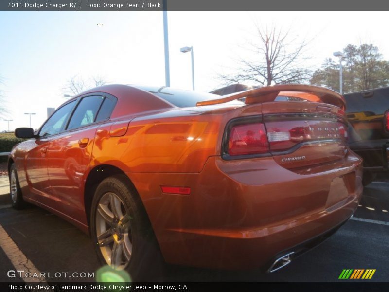 Toxic Orange Pearl / Black 2011 Dodge Charger R/T