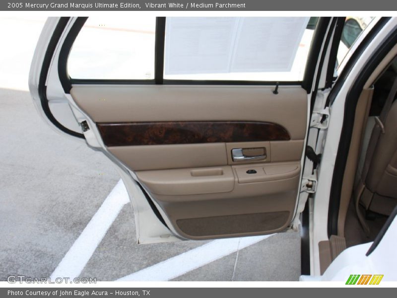 Vibrant White / Medium Parchment 2005 Mercury Grand Marquis Ultimate Edition