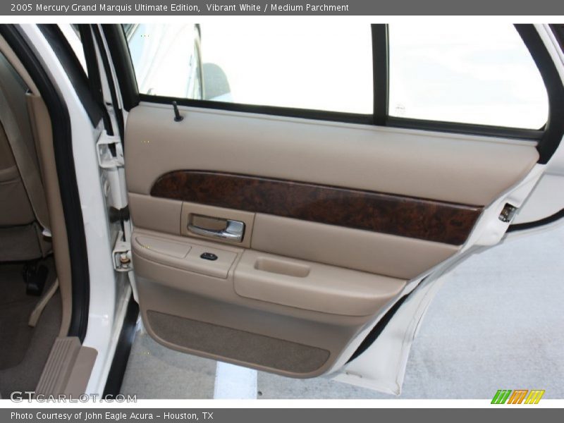 Vibrant White / Medium Parchment 2005 Mercury Grand Marquis Ultimate Edition