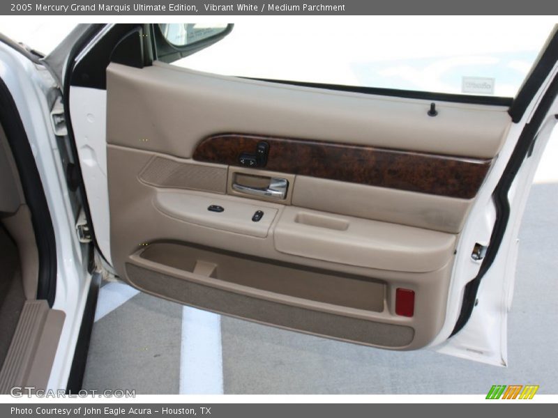 Vibrant White / Medium Parchment 2005 Mercury Grand Marquis Ultimate Edition