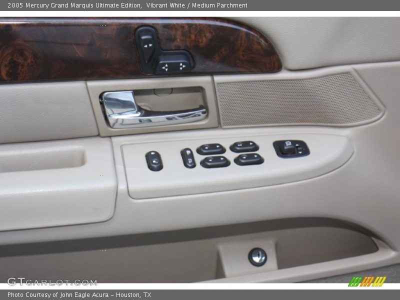 Vibrant White / Medium Parchment 2005 Mercury Grand Marquis Ultimate Edition