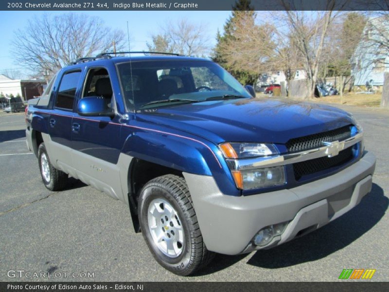 Front 3/4 View of 2002 Avalanche Z71 4x4