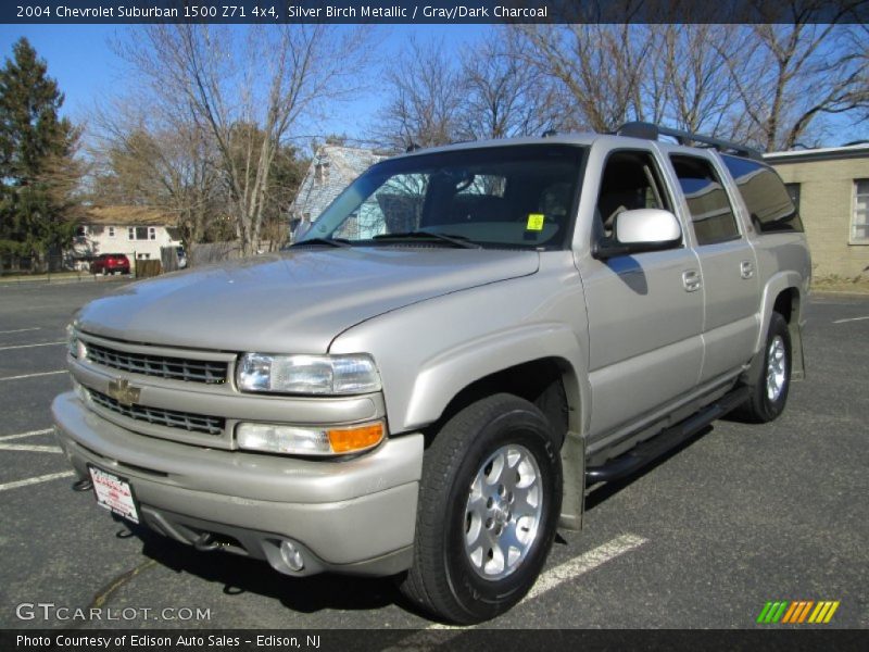 Front 3/4 View of 2004 Suburban 1500 Z71 4x4