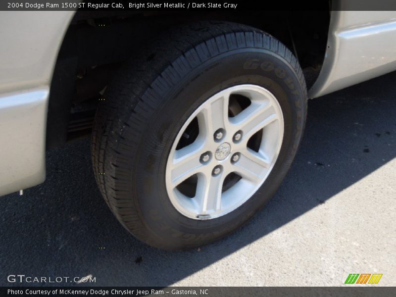 Bright Silver Metallic / Dark Slate Gray 2004 Dodge Ram 1500 ST Regular Cab