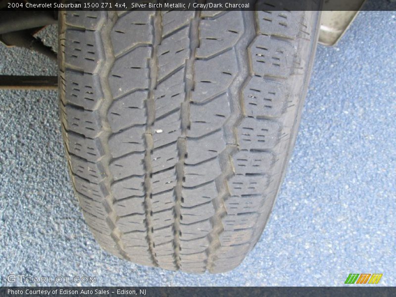 Silver Birch Metallic / Gray/Dark Charcoal 2004 Chevrolet Suburban 1500 Z71 4x4