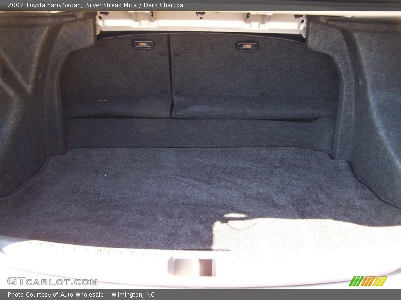 Silver Streak Mica / Dark Charcoal 2007 Toyota Yaris Sedan