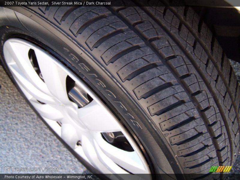 Silver Streak Mica / Dark Charcoal 2007 Toyota Yaris Sedan