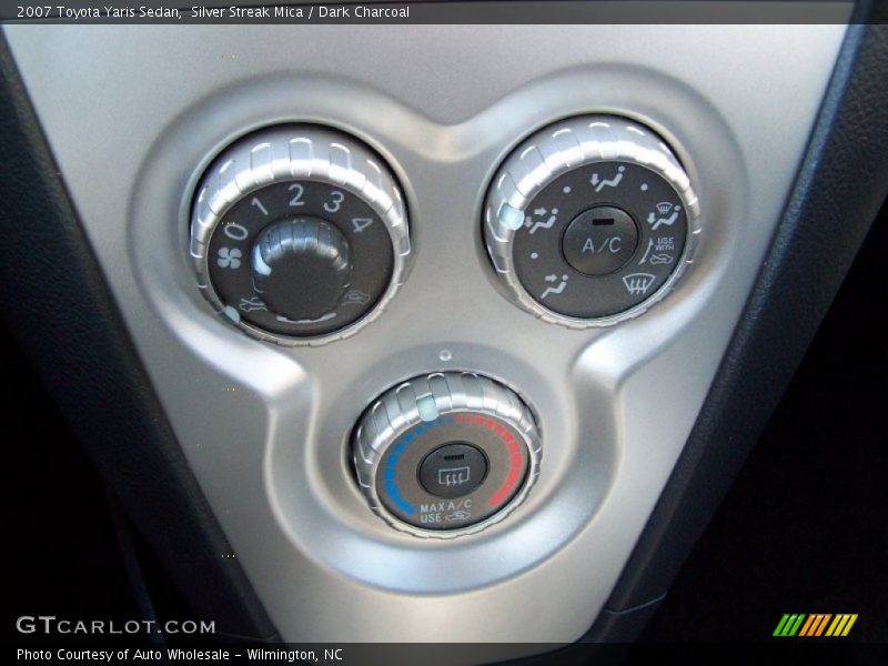 Controls of 2007 Yaris Sedan