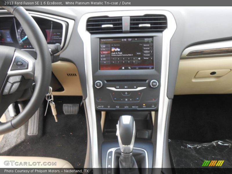 White Platinum Metallic Tri-coat / Dune 2013 Ford Fusion SE 1.6 EcoBoost