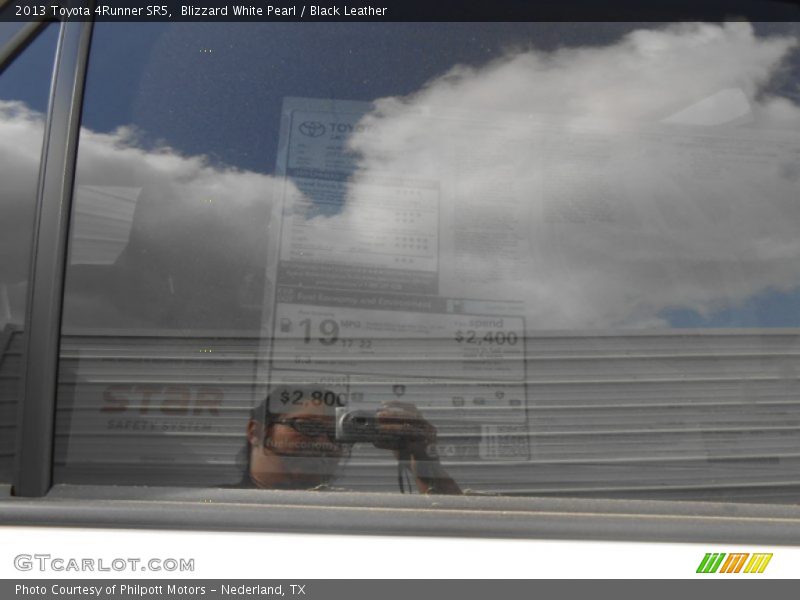 Blizzard White Pearl / Black Leather 2013 Toyota 4Runner SR5