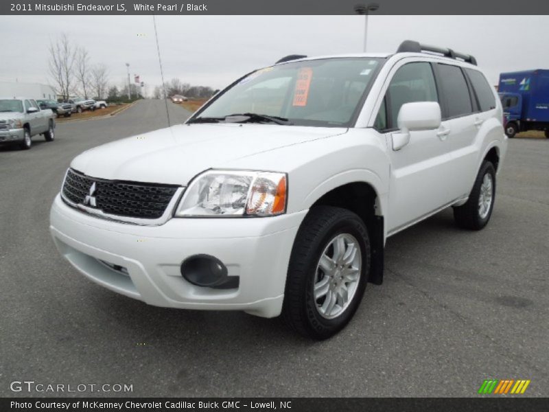 White Pearl / Black 2011 Mitsubishi Endeavor LS