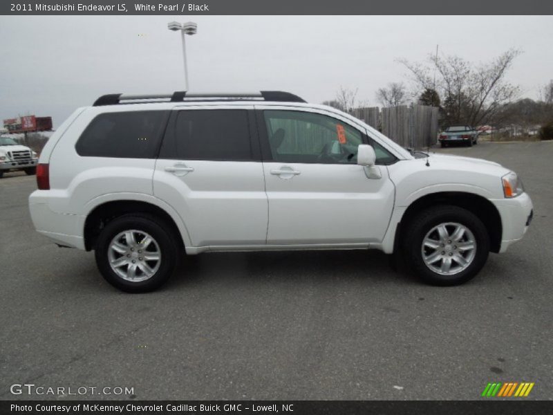White Pearl / Black 2011 Mitsubishi Endeavor LS