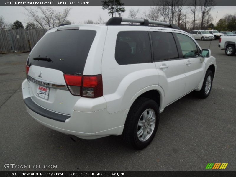 White Pearl / Black 2011 Mitsubishi Endeavor LS