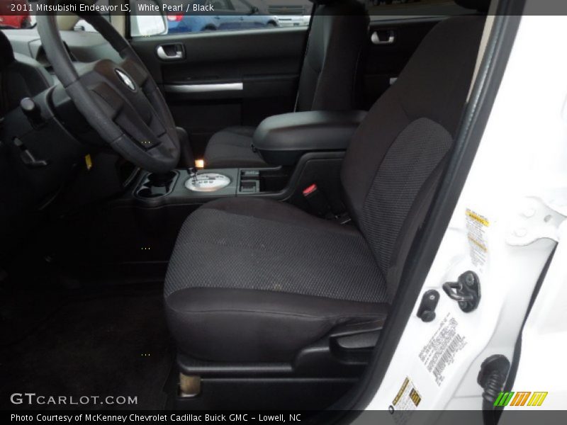 White Pearl / Black 2011 Mitsubishi Endeavor LS
