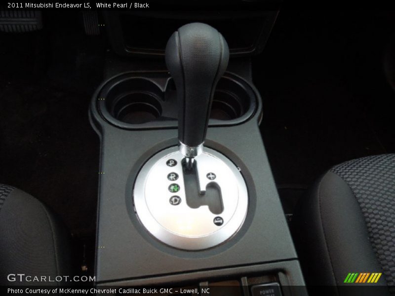 White Pearl / Black 2011 Mitsubishi Endeavor LS