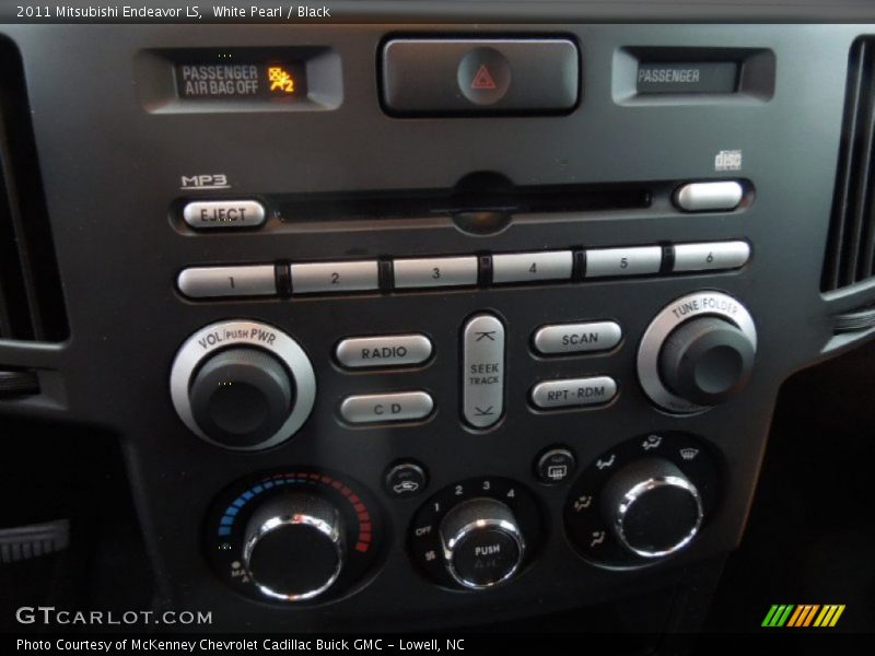White Pearl / Black 2011 Mitsubishi Endeavor LS