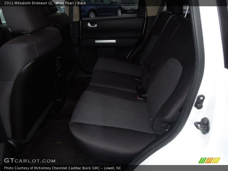 White Pearl / Black 2011 Mitsubishi Endeavor LS