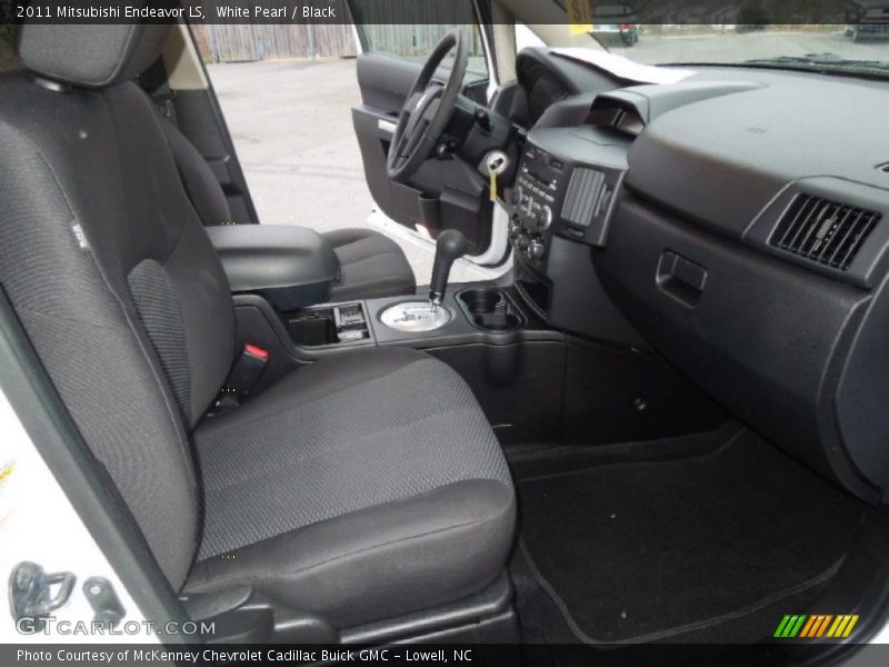 White Pearl / Black 2011 Mitsubishi Endeavor LS