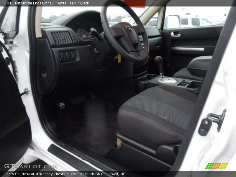 White Pearl / Black 2011 Mitsubishi Endeavor LS