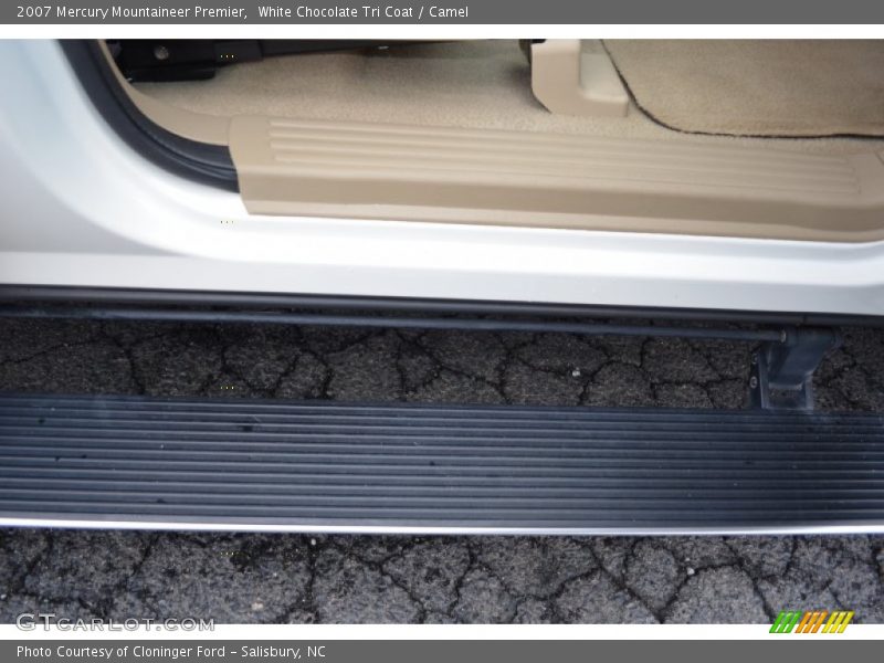 White Chocolate Tri Coat / Camel 2007 Mercury Mountaineer Premier
