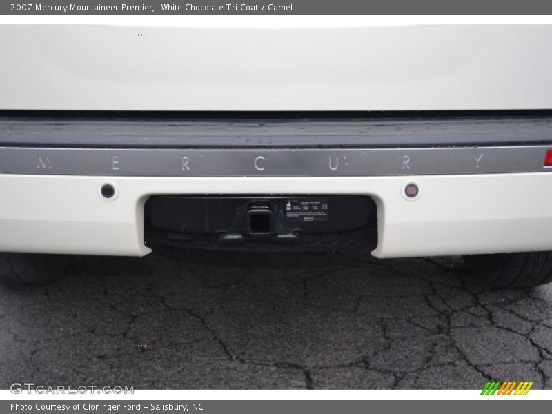 White Chocolate Tri Coat / Camel 2007 Mercury Mountaineer Premier