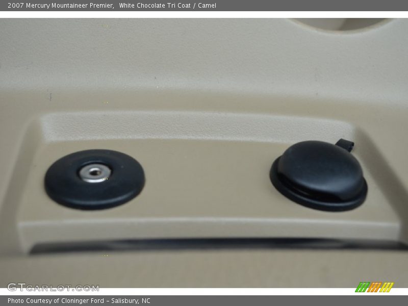White Chocolate Tri Coat / Camel 2007 Mercury Mountaineer Premier
