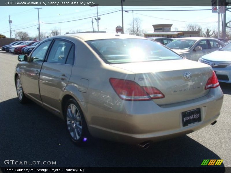 Sandy Beach Metallic / Ivory 2010 Toyota Avalon XLS