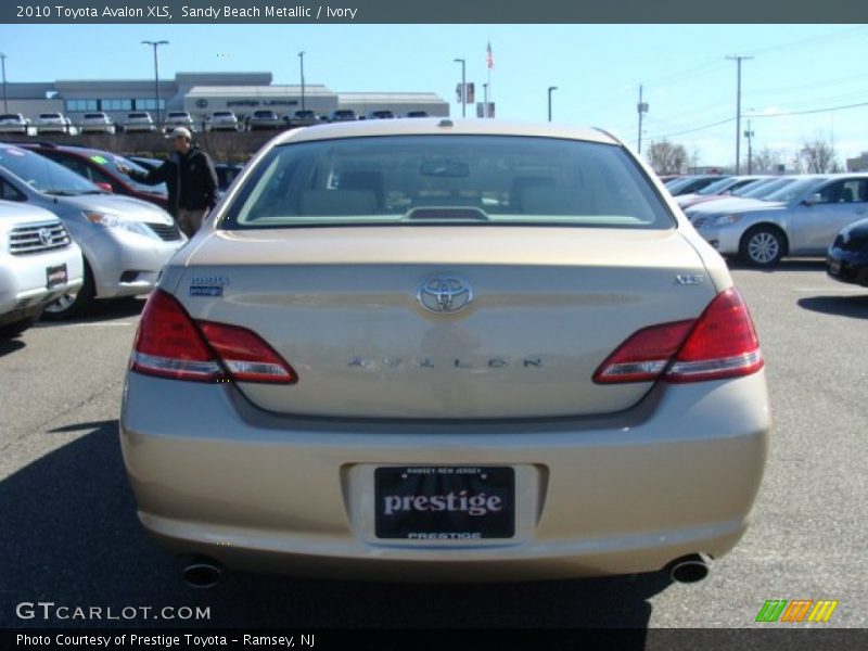 Sandy Beach Metallic / Ivory 2010 Toyota Avalon XLS