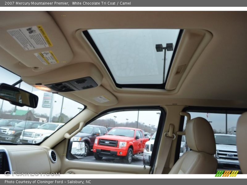 White Chocolate Tri Coat / Camel 2007 Mercury Mountaineer Premier