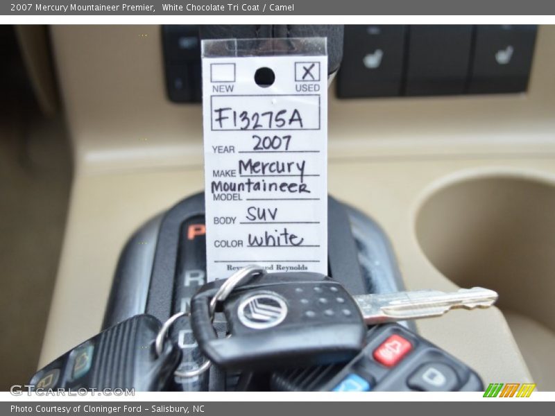 White Chocolate Tri Coat / Camel 2007 Mercury Mountaineer Premier