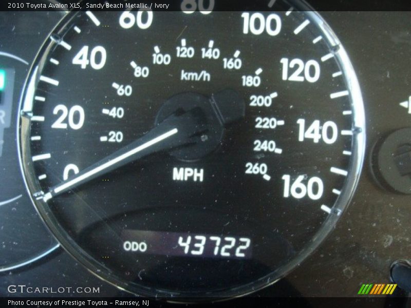 Sandy Beach Metallic / Ivory 2010 Toyota Avalon XLS