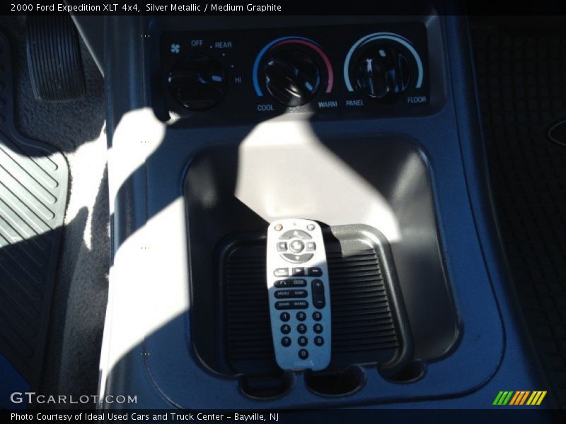 Silver Metallic / Medium Graphite 2000 Ford Expedition XLT 4x4